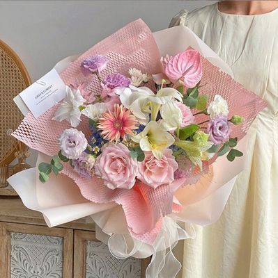 Bom preço. Papel plissado impermeável, papel de favo de mel, embalagem de flores, papel de malha, embalagem floral, forro de buquê, papel de presente on-line