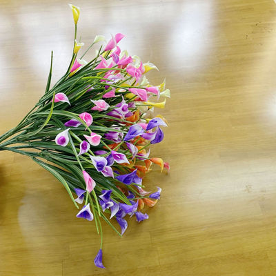 Bom preço. Calla lily flor artificial flores de plástico botões de grama tecido fabricante de flores de flores artificiais planta artificial planta aquática on-line