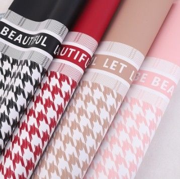 Bom preço. Papel de embalagem de flores à prova d'água on-line