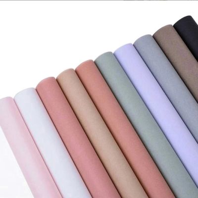 Bom preço. Papel de cereja, papel de embrulho de flores, materiais florais, papel de revestimento interno, papel de embrulho de buquê de rosas coreano de cor sólida on-line