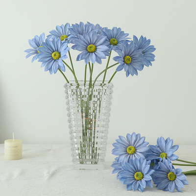 Três peças de tecido de seda artificial feitas de crisântemo de verão flores artificiais para decoração de casamento em casa, com uma sensação de alto nível, são flores finitas de faux