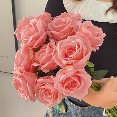 Bom preço. Uma única rosa azul gelo com um toque realista para a sessão de fotos de decoração do Dia dos Namorados, com rosas equatorianas on-line