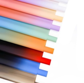 Bom preço. Papel de embalagem de flores floral de cor gradual impermeável à água para as necessidades de embalagem on-line