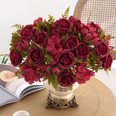 Bom preço. Varejo a retalho de flores artificiais de cor retrô da hortênsia, flores decorativas de escadas de casamento, flores artificiais e flores de seda on-line