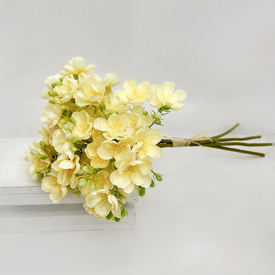 Bom preço. Falsas flores de jasmim simulação de comércio exterior flor quarto arranjo de flores sala de estar pequena flor de seda de jasmim buquê flor artificial transfronteiriça on-line