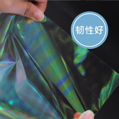 Bom preço. Produtos de venda a retalho de películas de arco-íris à prova d'água, papel de vidro transparente, papel de flores, papel a laser, material de papel de embalagem de buquês de flores on-line