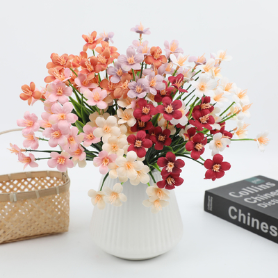 Bom preço. Simulação de flor de margarida decoração de casa, casamento de orquídeas de grama de primavera, decoração de arranjos florais ao ar livre, flor falsa de plástico artificial on-line