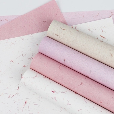 Bom preço. Papel de pétalas, papel kraft, papel de embrulho de buquês, materiais para arte floral, papel de embrulho de flores e material de arte floral para lojas de flores on-line