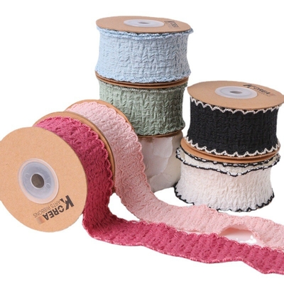 Bom preço. Endereços, tecidos enrugados, fitas, arco de bricolage, acessórios para cabelo, arranjos florais, embalagens de presentes, roupas, chapéus, colares, acessórios florais on-line