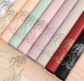 Bom preço. Papel de embalagem floral à prova d'água de 56*56cm para embalagem de buquês e embalagem de floristas on-line