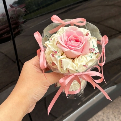 Bom preço. As cores dos doces fascinam-no, pequenos bouquets de flores artificiais, flores de sabão, produtos acabados, romance surpreendente, artesanato, estande, atacado e varejo on-line