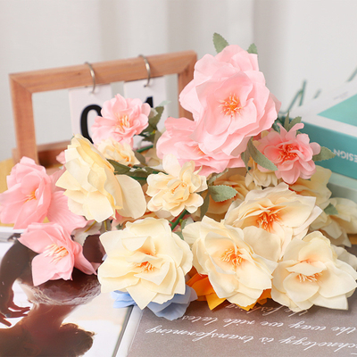 Bom preço. Venda a retalho de Três Cabeças do Narciso Ocidental Flores simuladas Material Floral de Casamento Flores de Seda Arranjo de Flores do Chão do Casamento Falsas Flores Decoração por Fabricantes on-line