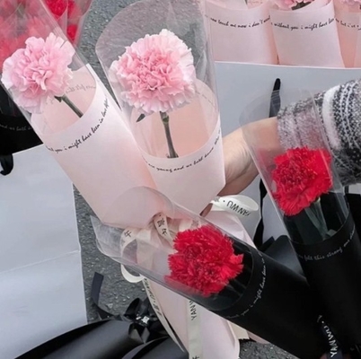 Bom preço. Papel de embrulho para o Dia da Mãe, saco de embalagem de um buquê de rosas, papel de embrulho para flores de cravinho, saco único on-line