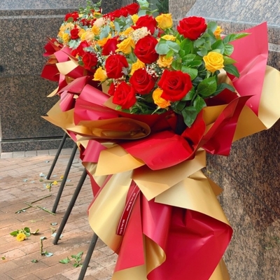 Bom preço. Papel de embrulho para flores, papel dourado impermeável espesso em duas cores, papel de flores para abertura de cestas e buquetes, papel de flores para abertura de cestas e buquetes on-line