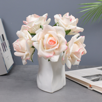 Flores de simulação de ponta com buquê de rosas hidratantes e hidratante, com uma borda enrolada de 5 cabeças, decoradas com flores falsas para casamentos