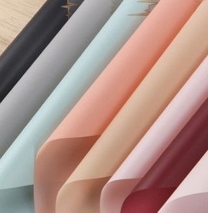 Bom preço. Papel de embalagem floral à prova d'água para necessidades de embalagem elegante on-line