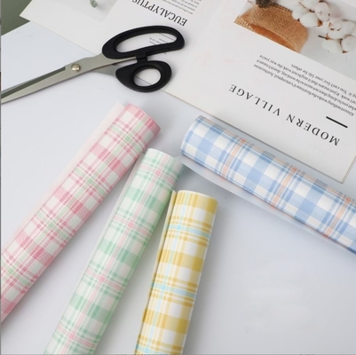 Bom preço. Papel de papel de flores revestido de papel de Ouya retrô em quadros em duas cores embalado de flores para presente em quadros embalagem de flores buquê papel de embrulho materiais de atacado on-line