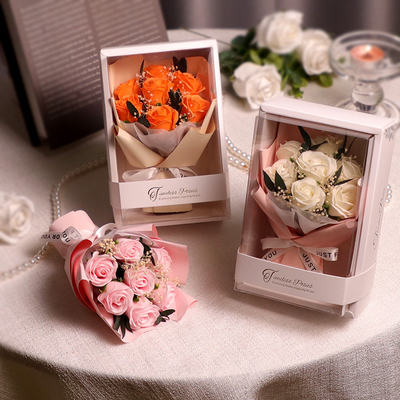 Bom preço. Uma flor de sabão, um presente de Dia dos Namorados e Dia das Mulheres, um buquê de rosas artificiais acabado, é um presente de aniversário criativo para a sua namorada. on-line