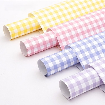 Bom preço. Papel de embrulho de buquê de flores, papel Ouya à prova d'água a quadros, material de embalagem de arte floral a quadros de verão, papel de presente para embrulho de flores de florista on-line