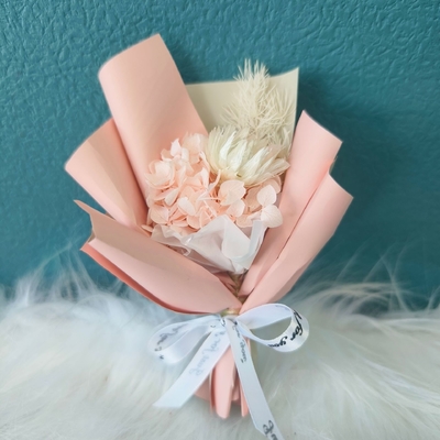 Bom preço. Flor eterna, gipsofila, buquê mini fresco e delicado, rosa seca, mini lembrança requintada on-line