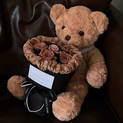 Bom preço. Bouquet de ursos bonitos, rosa eterna, flor artificial, presente de Dia dos Namorados, presente de aniversário para raparigas. on-line