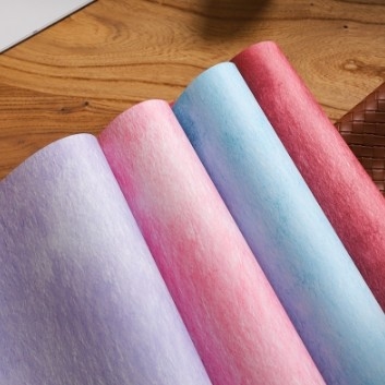 Bom preço. Papel de embalagem para floristas e buquês em textura tingida com tinta com uma ampla gama de cores on-line