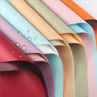 Bom preço. Papel de embrulho de flores Ouya bicolor espessado à prova d'água transfronteiriço para presente e arte floral, material plástico on-line