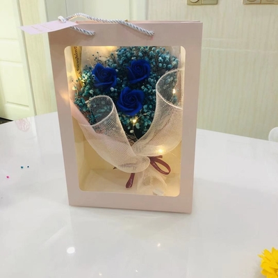 Bom preço. O fabricante vende em atacado bolsas, buquês de flores de respiração do bebê, buquês de flores secas, presentes do Dia da Mãe e buquês do Dia do Professor para professores on-line