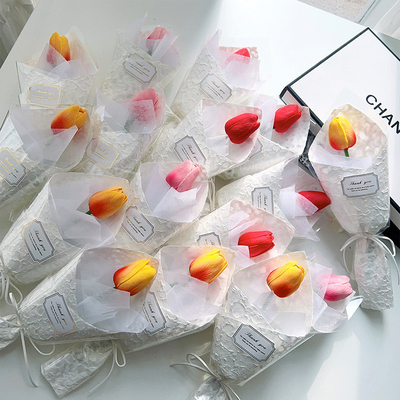 Bom preço. Um presente para o Dia das Mães: uma rosa única para a melhor amiga da mãe, uma tulipa simulada, um cravo, 520 presente de Dia dos Namorados on-line