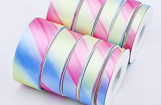 Bom preço. Cor Gradient Rainbow Ribbon 4cm x 10m para materiais feitos à mão e embalagens de flores on-line