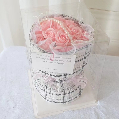 Presentes para o Dia Internacional da Mulher, Dia da Mãe, buquês de aniversário, sabão, cravos e rosas para professores