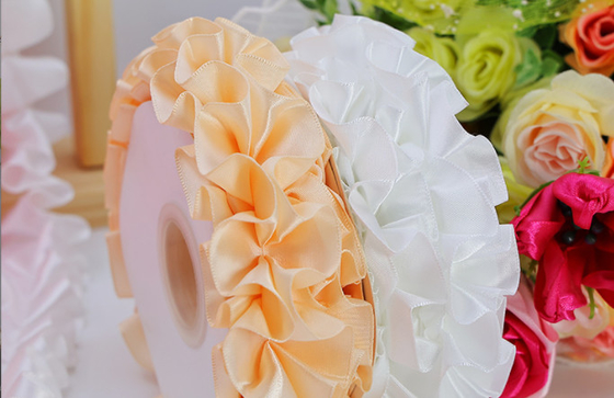 Bom preço. Fita de Embalagem de Buquê de Pérolas Brancas Dobradas de 5cm/5m para Floricultura e Borda de Renda de Tecido on-line