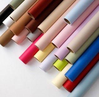 Bom preço. Papel de Embrulho Floral Impermeável para Flores em Muitas Cores com Design de Névoa da Manhã Fosca on-line