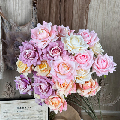 Bom preço. Três cabeças de rosa em relevo decoração de casamento material de flor flor fundo da parede simulação flor casa decoração macia rosa produto acabado on-line