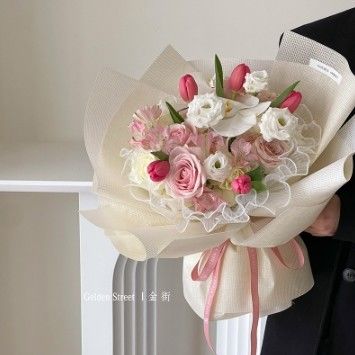 Bom preço. Papel de Embrulho Floral Cremoso em Relevo Papel Especial Impermeável on-line