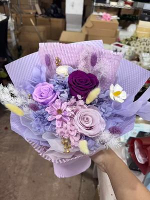 Bom preço. Preserved flower rose romantic bouquet Valentine's Day gift on-line