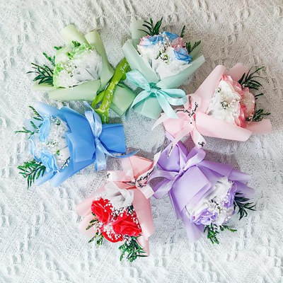 Bom preço. Mini sabonete flor rosa vermelha pequeno buquê artesanal modelo leve 012 dia dos namorados dia das mães ação de graças on-line