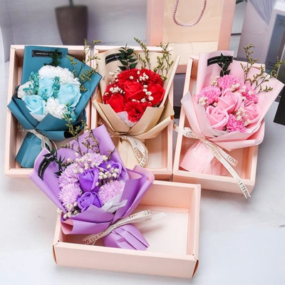 Bom preço. Venda quente Buquê de flores de sabonete para presente de dia dos namorados e dia das mães em caixa de presente, buquê de rosas artificiais romântico para casamento, aniversário e decoração de casa on-line