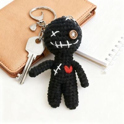 Bom preço. Black Color Evil Crochet Doll Customized Knitting Cursed Doll with Red Heart Handmade Keychain Hanger for pp Stuffed Plush Doll on-line