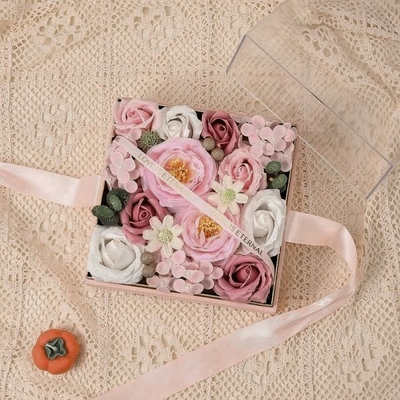 Bom preço. Luxo feito à mão flor de sabão para sempre Bouquet de rosa em caixa acrílica, elegante presente de flores de sabão perfumado para o Dia dos Namorados, Natal e aniversário on-line