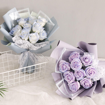Bom preço. Caixa de presente de buquê de flores de rosa de sabonete artesanal, buquê de flores de sabonete de fragrância de longa duração para presente de logotipo personalizado de casamento de aniversário de Natal dos namorados on-line