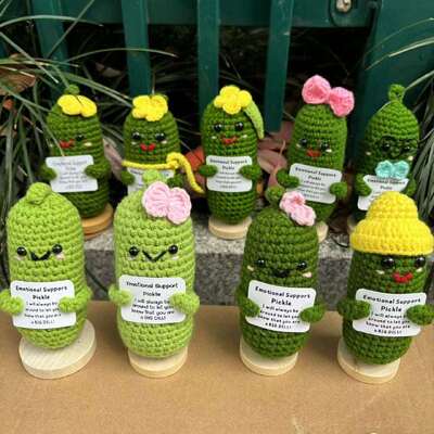Bom preço. Bonito energia positiva emocional pepino picles boneca mão-malha crochê boneca alívio do estresse presente criativo amigurumi brinquedo artesanal on-line