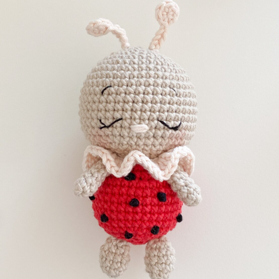 Bom preço. Cute Mini Crochet Baby Ladybug Toy Soft Amigurumi Bee Doll with Organic Cotton Fabric PP Cotton Filling Mesh Lining on-line