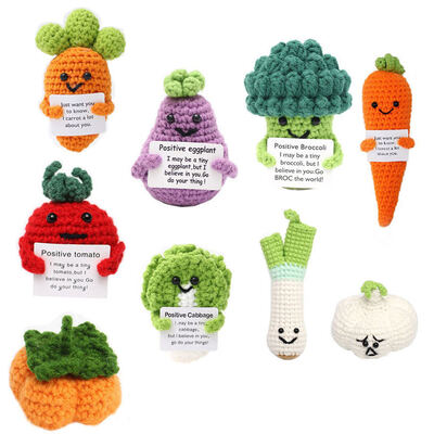 Bom preço. Handmade Doll Crochet Cotton Positive Emotional Dolls for Gifts Women Friends Birthday Gifts Encouragement Christmas Decoration Doll de crochê de algodão on-line