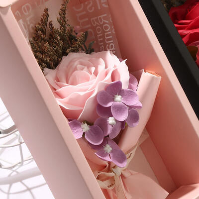 Bom preço. Moderno de luxo artesanal perfumado e conservado Bouquet de rosa de plástico 25 * 25 * 28cm Ornamento de presente para o Dia das Mães Valentine presentes on-line