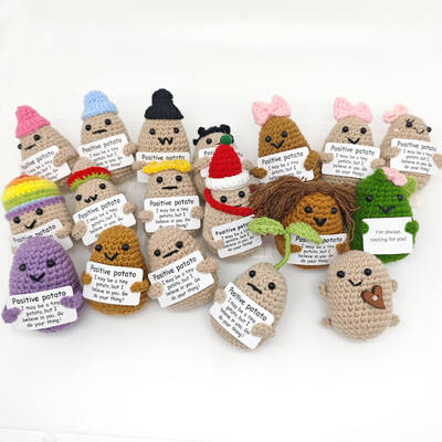 Bom preço. 200 estilos texto personalizado feito à mão Kawaii crochê picles flores batata positiva apoio emocional crochê animais boneca on-line