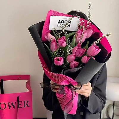 Bom preço. Bouquet de flores de sabão de rosa e tulipa de estilo elegante e preservado 17×17×25cm Regalo floral amarrado à mão para aniversário Presentes de festa do dia da mãe on-line