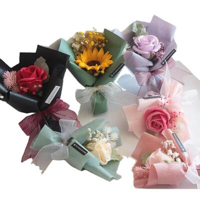 Bom preço. Presentes para eventos Buquês de flores de cravo rosa Mini buquê de flores de sabão com saco de presente on-line