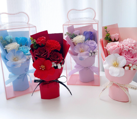 Bom preço. Bouquet de flores de sabão artificial com caixa de presente transparente Flor de cravo de rosa preservada para o Dia da Mãe Dom do Dia dos Namorados on-line