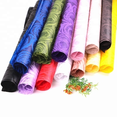Bom preço. 3D reciclável gravou Valentim não tecidos Rose Gift Wrapping Paper Roll 58cm on-line